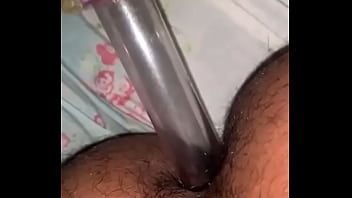 Пузатый молодчик впердолил пенис в писю пышножопой испанки в позе раком